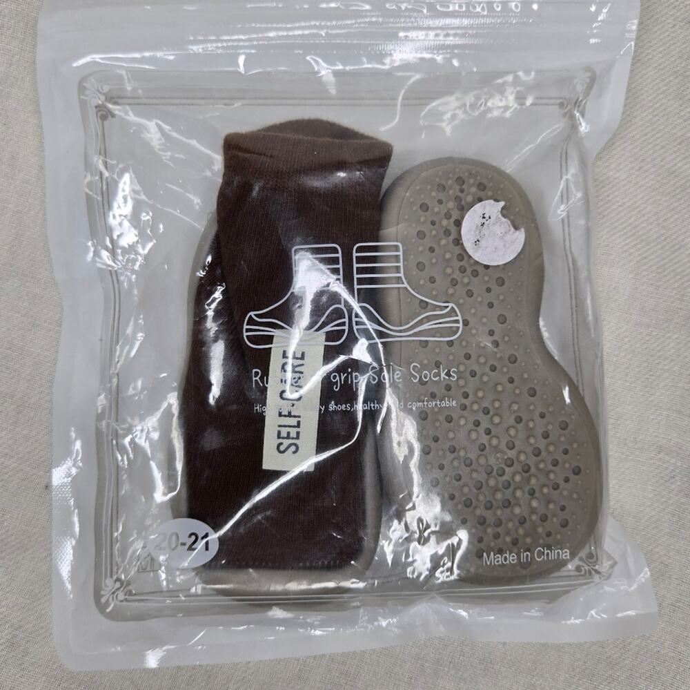 NWT Tiny Explorings Brown & Beige Non-Slip Grip Socks Size 6-12mo.